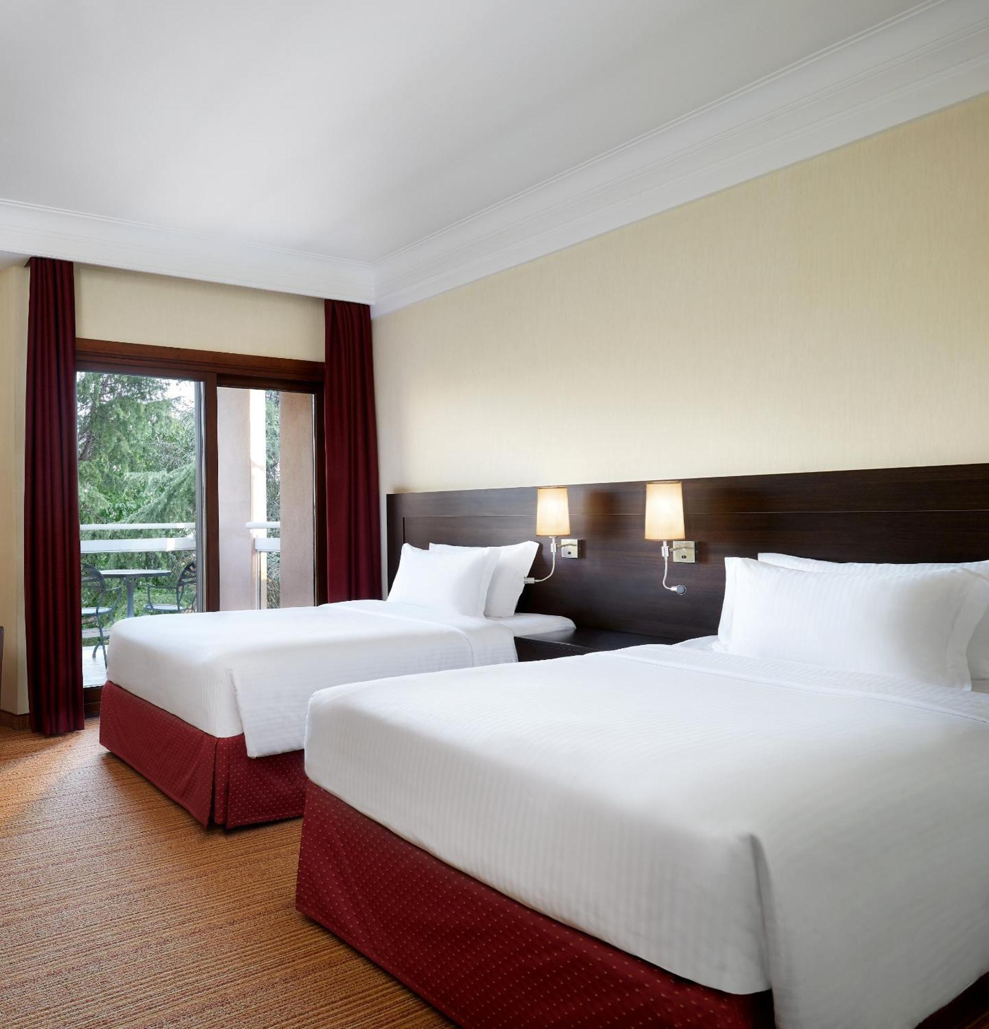 Courtyard By Marriott Rome Central Park Exterior photo